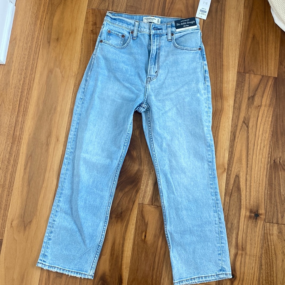 Abercrombie: ankle straight / size 25 xtra short